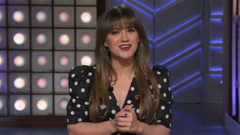 Kelly Clarkson declares ‘I love being naked’ in a major confession ...